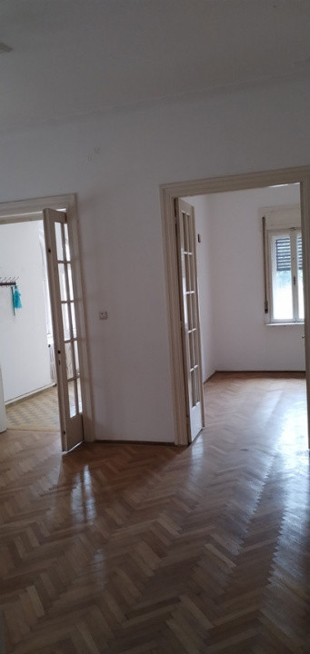 Casa individuala 4 camere, 2 bai, centrala proprie, curte, garaj,zona Floreasca 