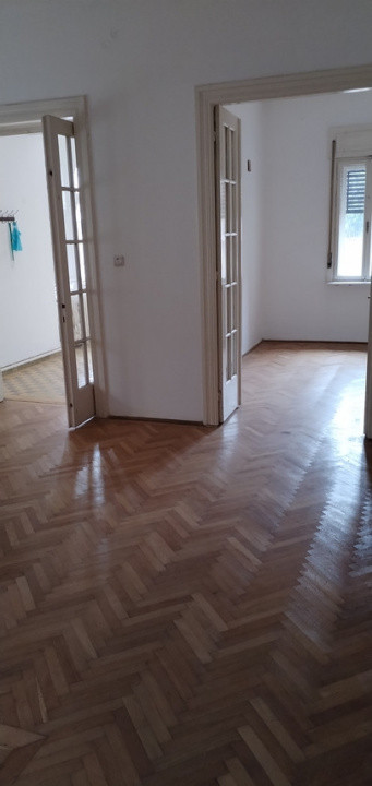 Casa individuala 4 camere, 2 bai, centrala proprie, curte, garaj,zona Floreasca 