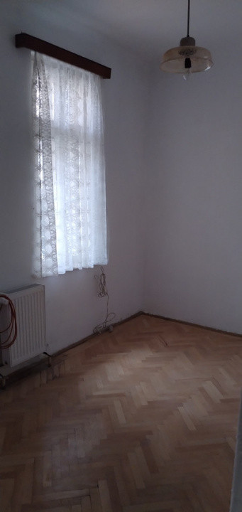 Casa individuala 4 camere, 2 bai, centrala proprie, curte, garaj,zona Floreasca 