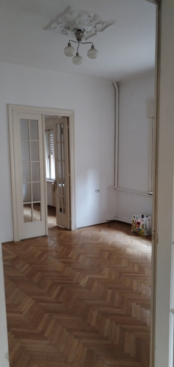 Casa individuala 4 camere, 2 bai, centrala proprie, curte, garaj,zona Floreasca 