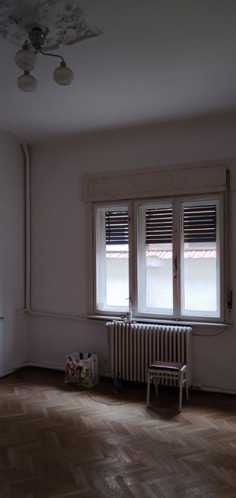 Casa individuala 4 camere, 2 bai, centrala proprie, curte, garaj,zona Floreasca 