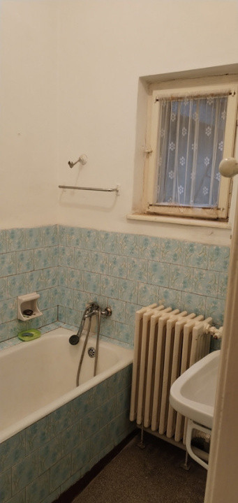 Casa individuala 4 camere, 2 bai, centrala proprie, curte, garaj,zona Floreasca 