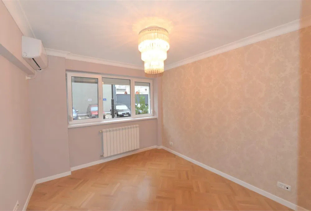 apartament nemobilat de inchiriat in zona Stefan cel mare