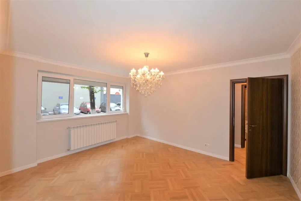 apartament nemobilat de inchiriat in zona Stefan cel mare