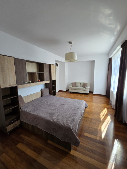 Închiriere apartament de 5 camere de lux în zona Herăstrău