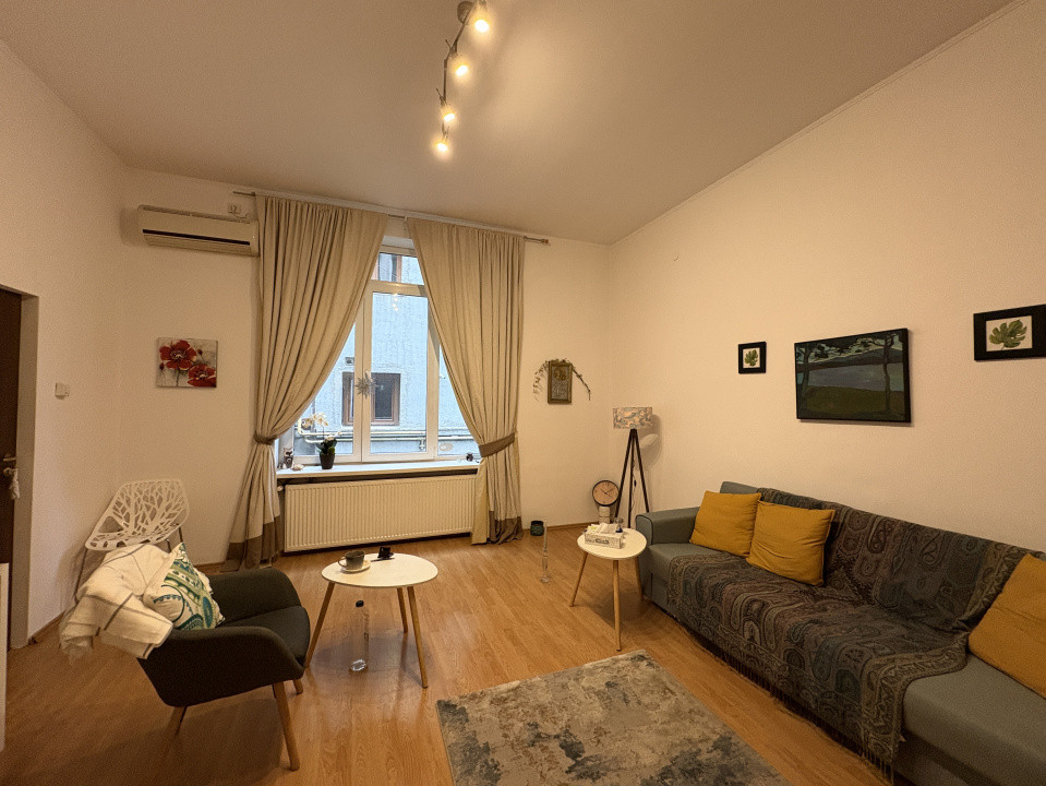 Apartament de vânzare cu 2 camere în zona Dacia 