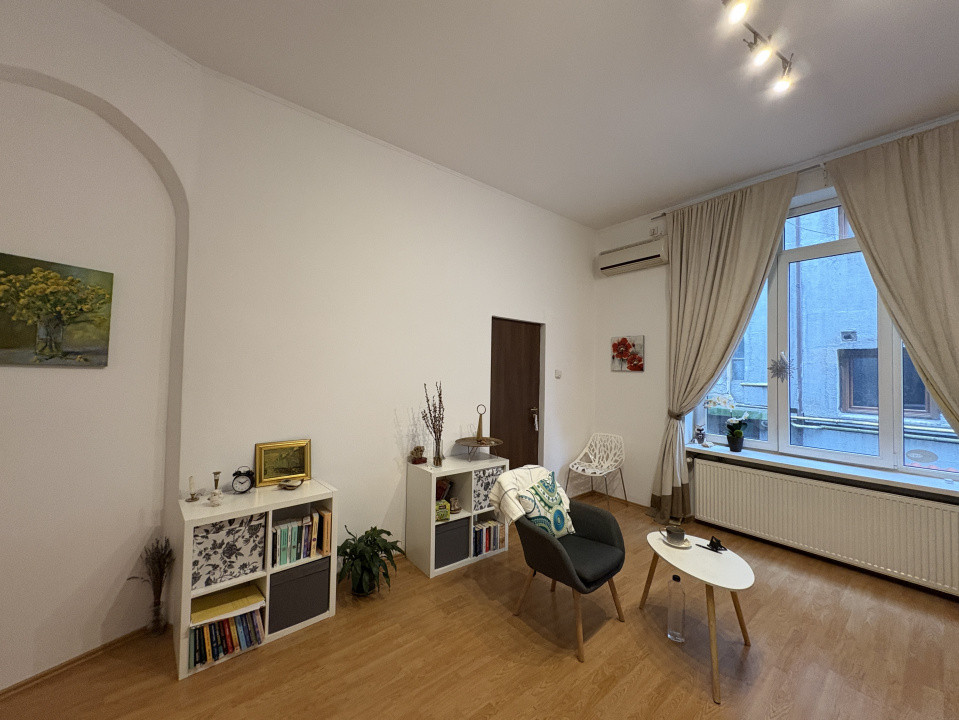 Apartament de vânzare cu 2 camere în zona Dacia 