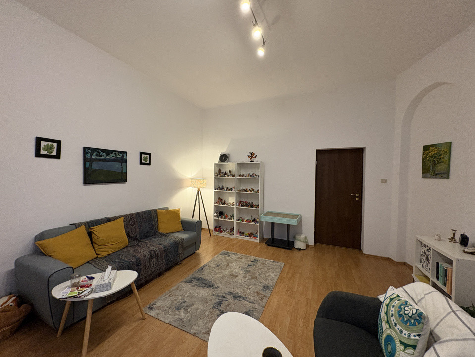 Apartament de vânzare cu 2 camere în zona Dacia 
