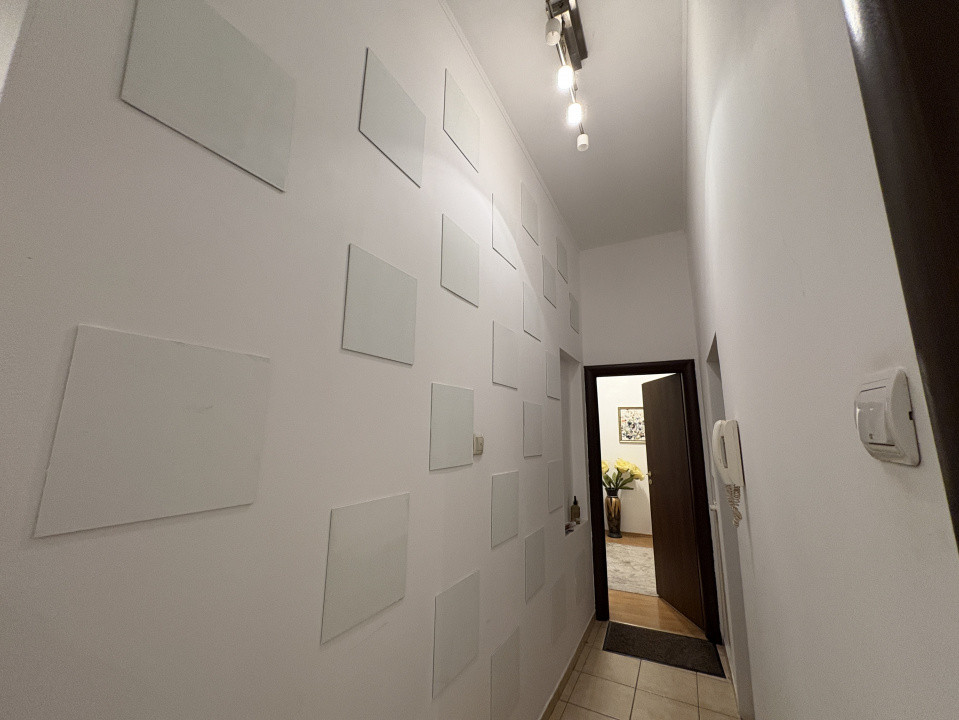 Apartament de vânzare cu 2 camere în zona Dacia 