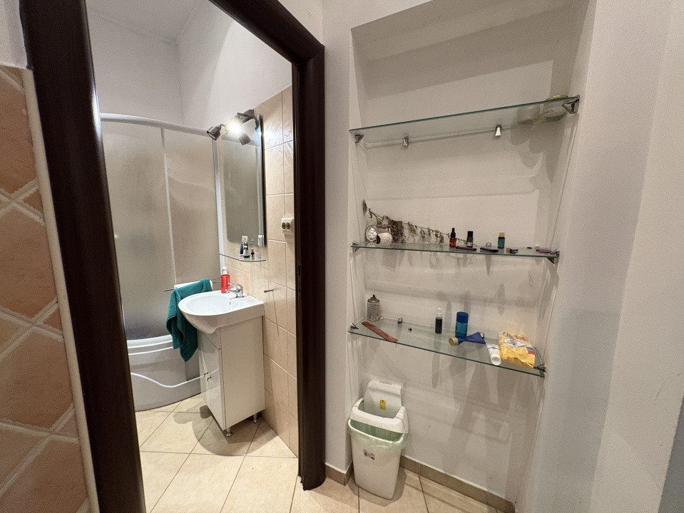 Apartament de vânzare cu 2 camere în zona Dacia 