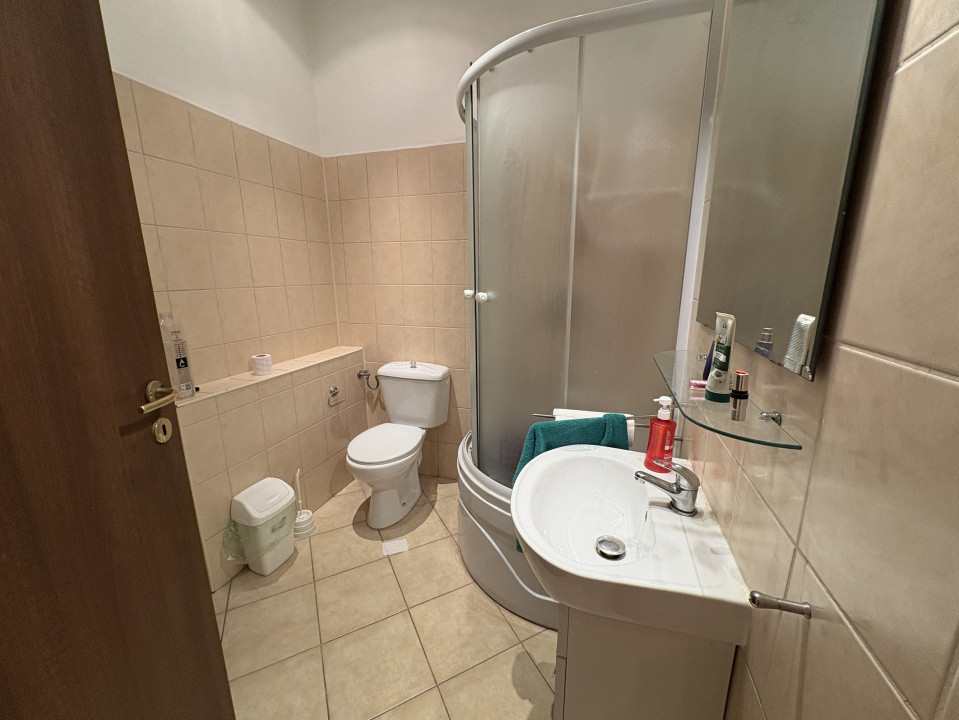 Apartament de vânzare cu 2 camere în zona Dacia 