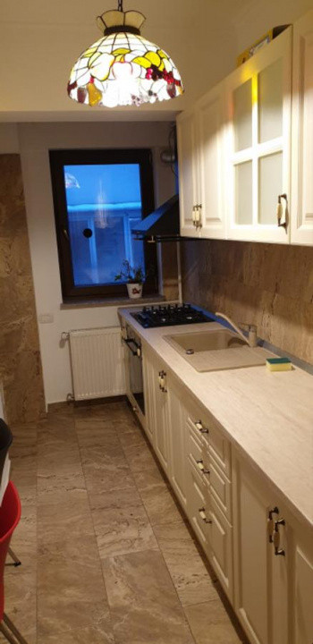 apartament de inchiriat cu 2 camere  in Victoriei + Parcare 