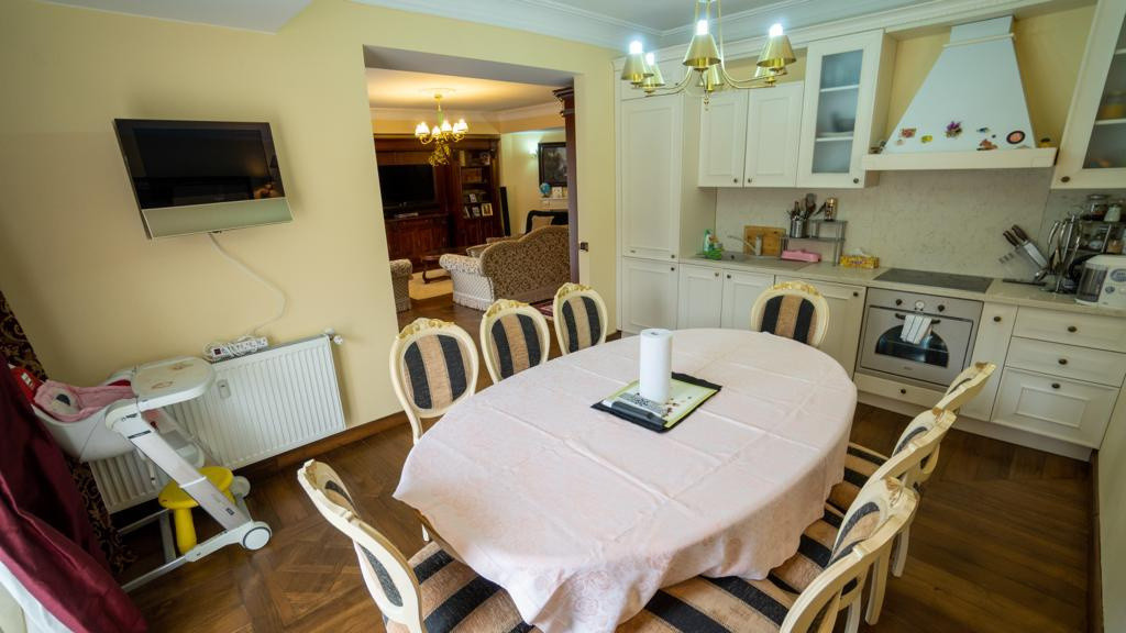 Apartament 3 camere Predeal partie