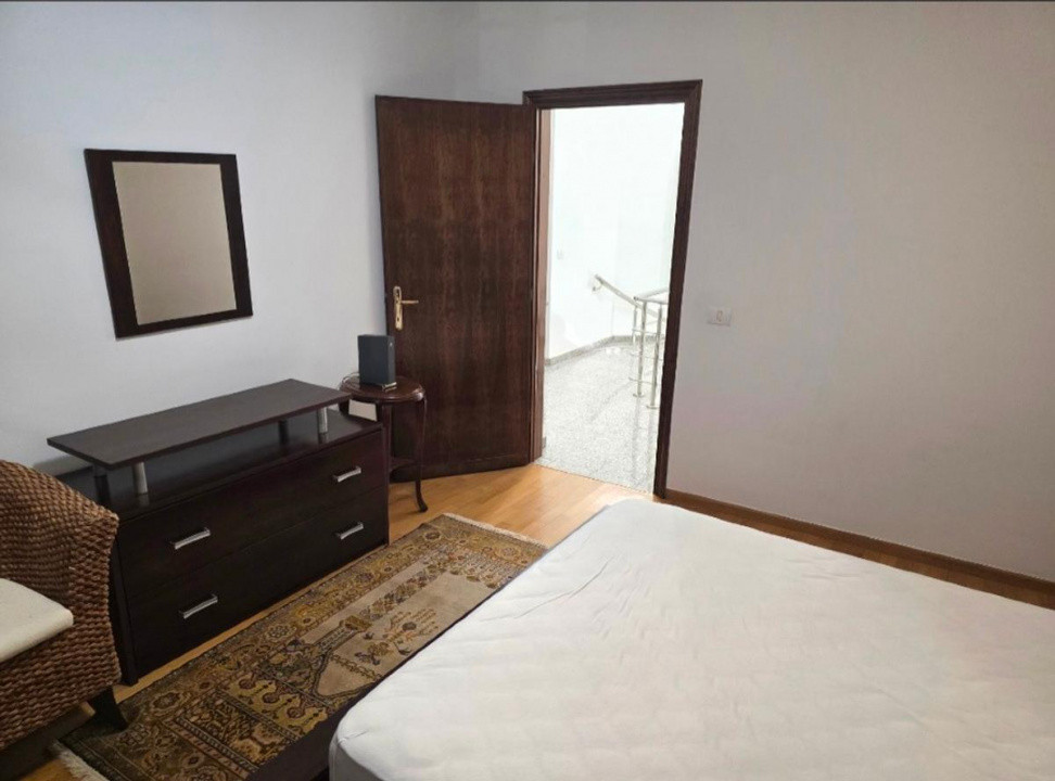 apartament decomandat de inchiriat cu 3 camere  in Primaverii