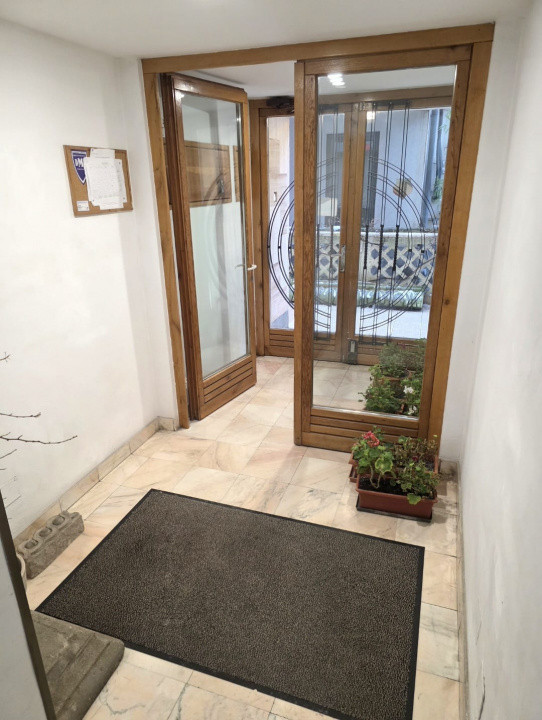 apartament decomandat de inchiriat cu 3 camere  in Primaverii