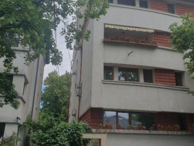 apartament decomandat de inchiriat cu 3 camere  in Primaverii