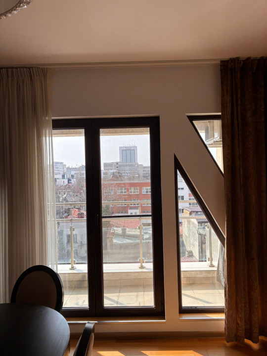 apartament decomandat de inchiriat cu 3 camere  in Dorobanti 