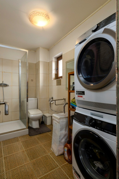 Casa 6 camere 2012 Eroii Revolutiei