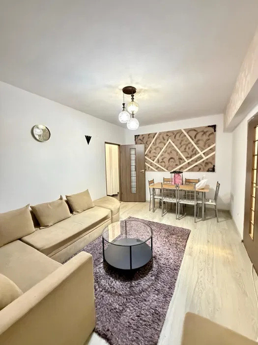 Închiriere apartament de 3 camere, 78 mp, renovat complet - Piața Romană