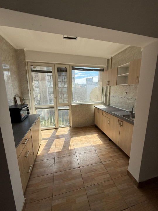 Închiriere apartament de 3 camere, 78 mp, renovat complet - Piața Romană