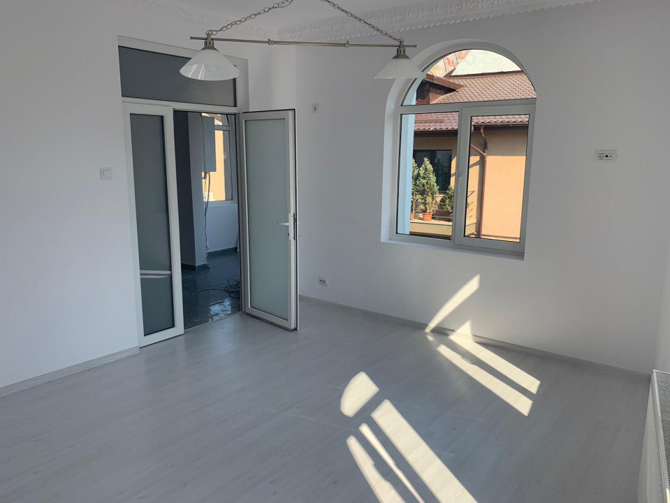 Vilă interbelică 9 camere | Vasile Lascăr - Eminescu | renovată