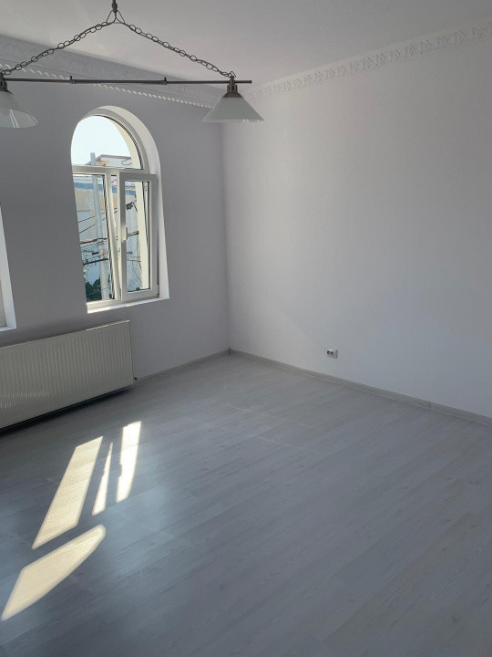 Vilă interbelică 9 camere | Vasile Lascăr - Eminescu | renovată