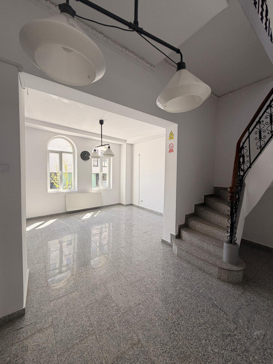 Vilă interbelică 9 camere | Vasile Lascăr - Eminescu | renovată