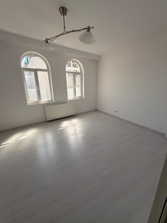 Vilă interbelică 9 camere | Vasile Lascăr - Eminescu | renovată