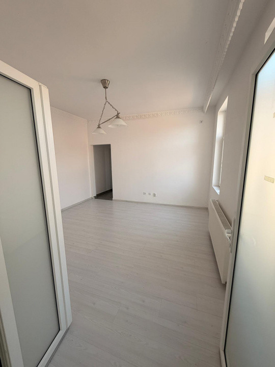 Vilă interbelică 9 camere | Vasile Lascăr - Eminescu | renovată