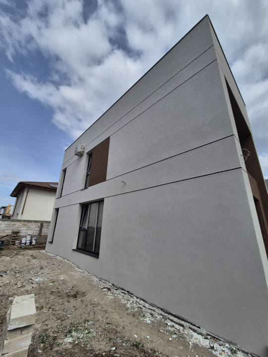 Vila 4 camere Tunari de vanzare