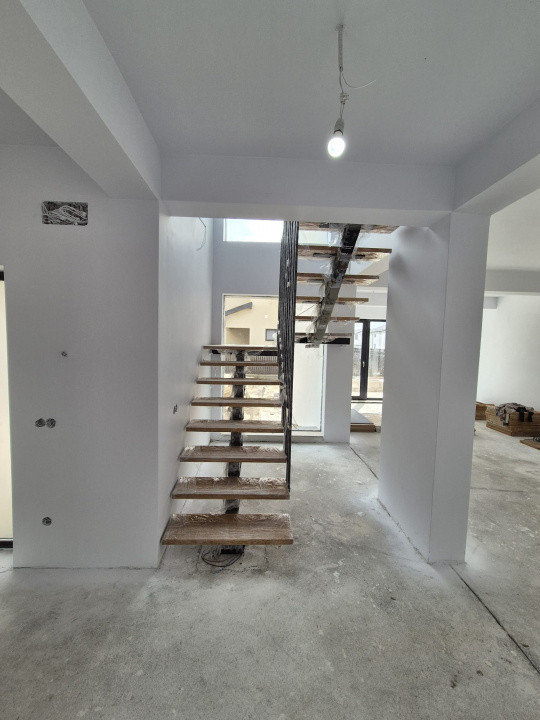 Vila 4 camere Tunari de vanzare