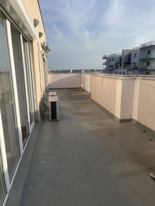 Apartament 2 camere 50 mp, terasa 30 mp, centrala, parc, metrou, zona Titan