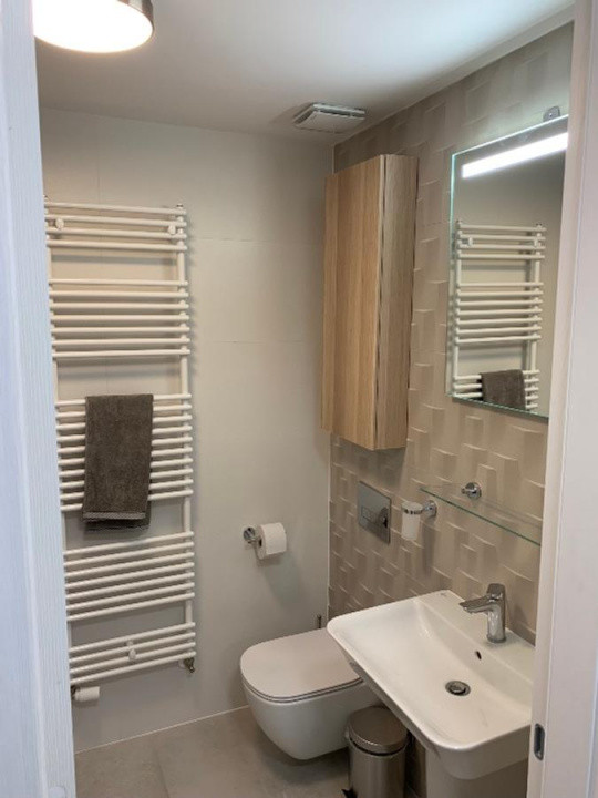 apartament decomandat de inchiriat cu 2 camere  in Pipera 