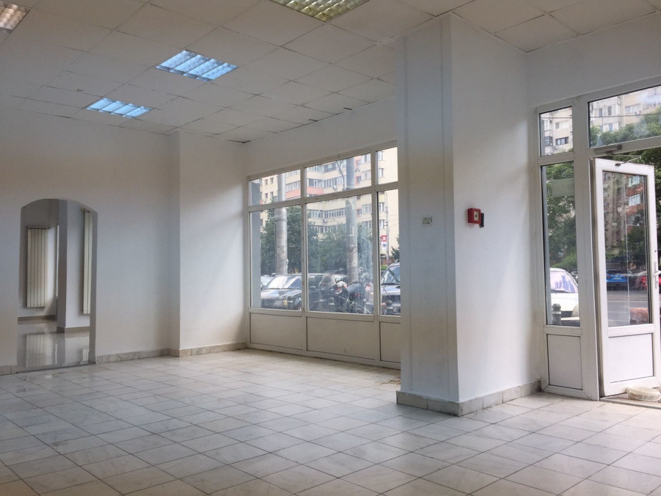 spatiu comercial  de inchiriat  in zona Stefan cel Mare 