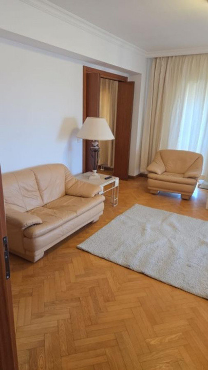 Apartament  de inchiriat cu 3 camere  in Primaverii 