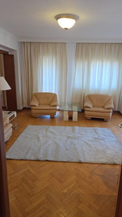 Apartament  de inchiriat cu 3 camere  in Primaverii 