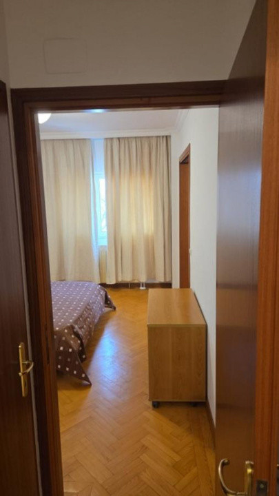 Apartament  de inchiriat cu 3 camere  in Primaverii 
