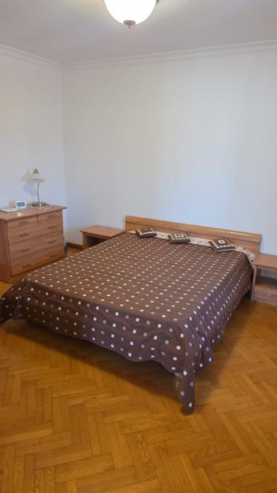 Apartament  de inchiriat cu 3 camere  in Primaverii 