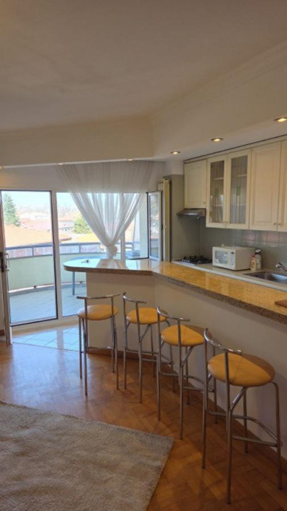 Apartament  de inchiriat cu 3 camere  in Primaverii 