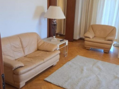 Apartament  de inchiriat cu 3 camere  in Primaverii 