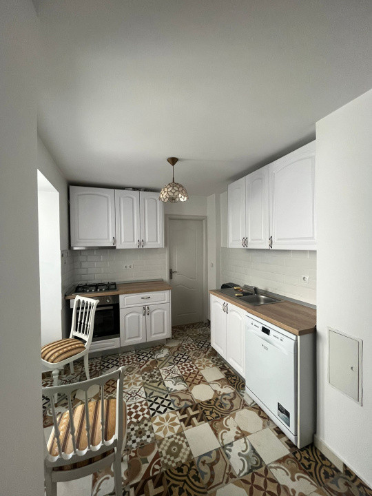 Apartament 3 camere lângă Cișmigiu – potențial investițional 