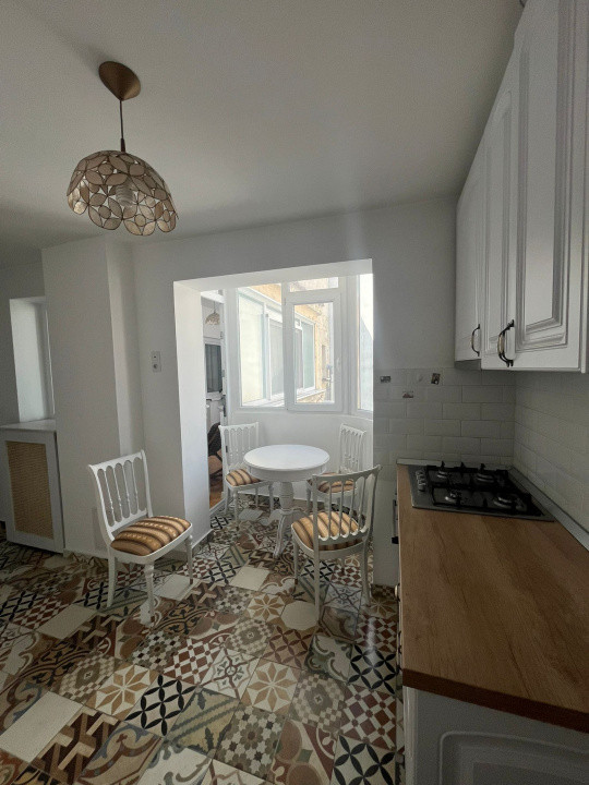 Apartament 3 camere lângă Cișmigiu – potențial investițional 