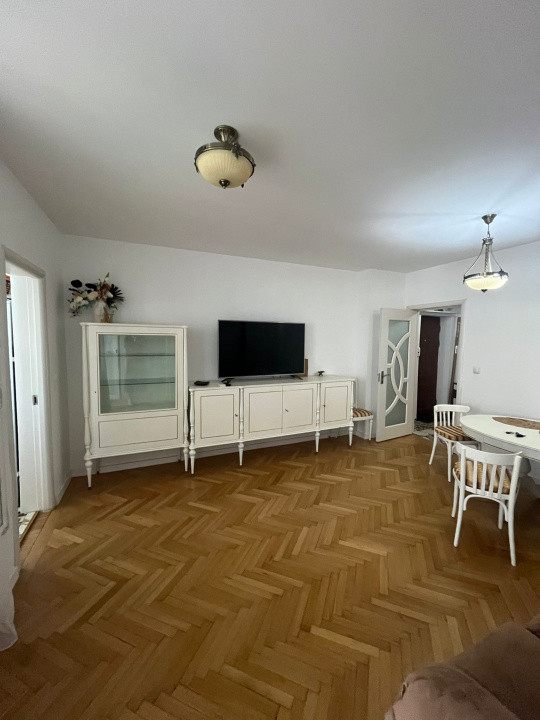 Apartament 3 camere lângă Cișmigiu – potențial investițional 