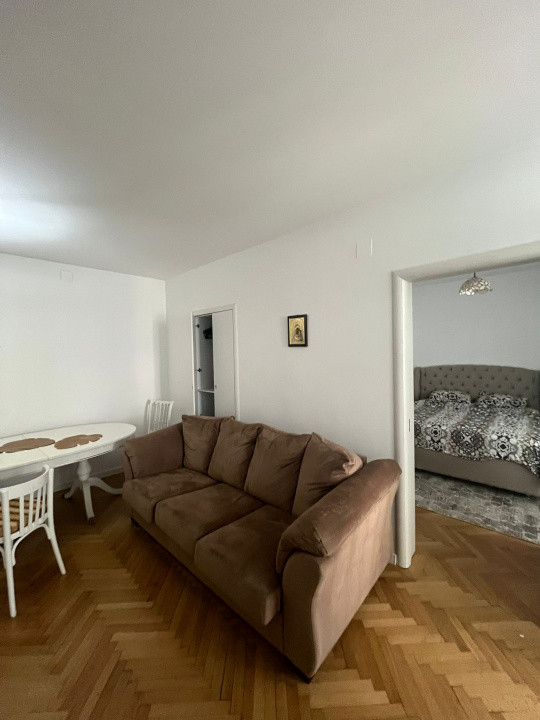 Apartament 3 camere lângă Cișmigiu – potențial investițional 