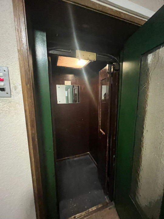 Apartament 3 camere lângă Cișmigiu – potențial investițional 