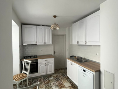 Apartament 3 camere lângă Cișmigiu – potențial investițional 