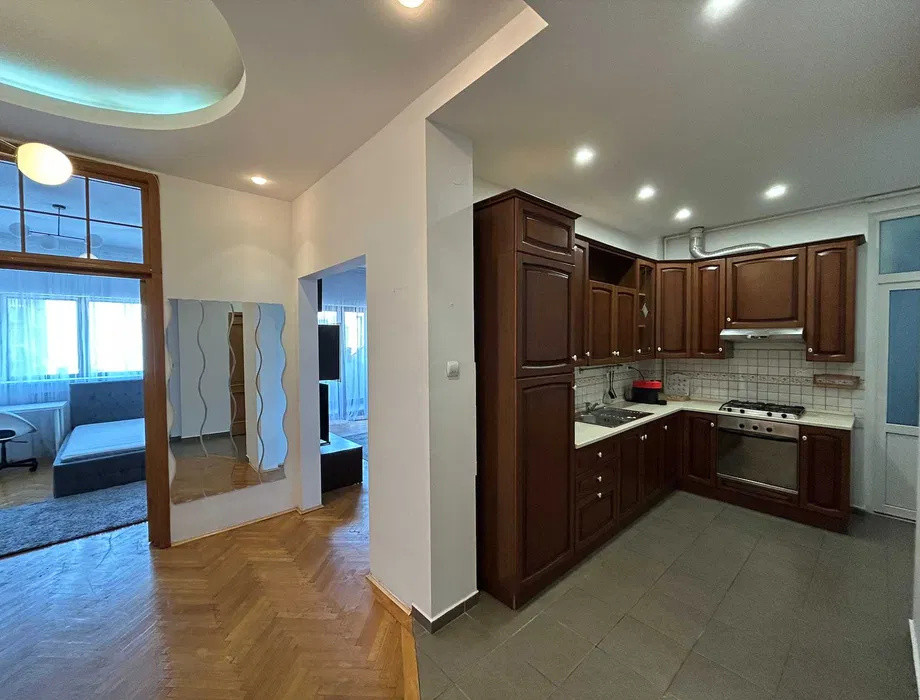 4 camere spatioase, 2 bai, 2 balcoane, Universitate