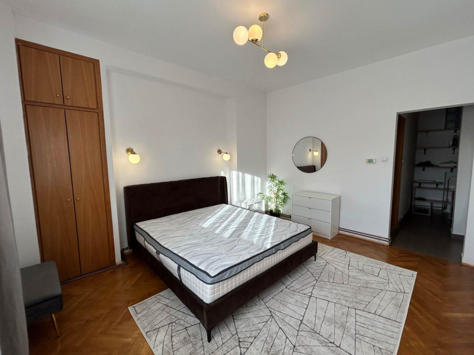 4 camere spatioase, 2 bai, 2 balcoane, Universitate