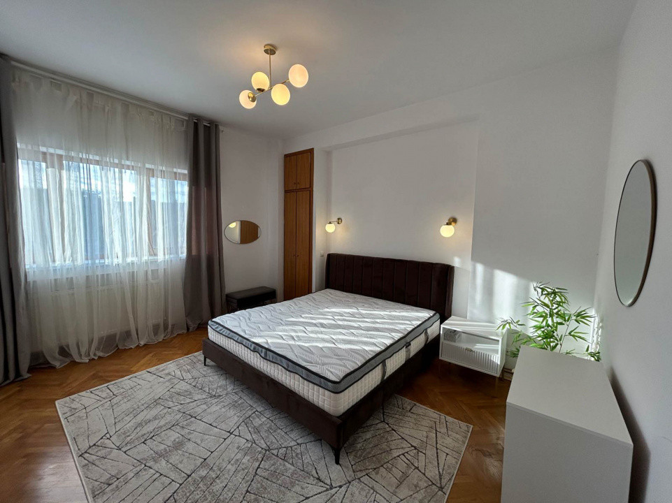 4 camere spatioase, 2 bai, 2 balcoane, Universitate