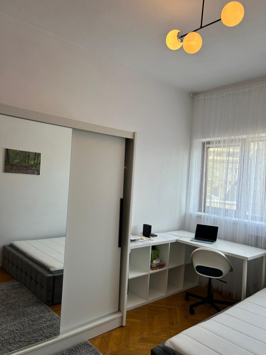 4 camere spatioase, 2 bai, 2 balcoane, Universitate